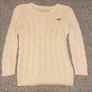 Hollister 3/4 sleeve sweater.